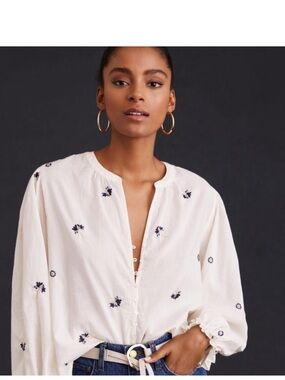 NWOT Velvet by Graham & Spencer Cream Blouse with Navy Floral Embroidery small